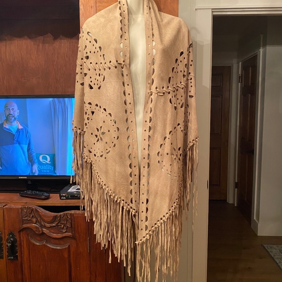 Shawl - Picture 1 of 2